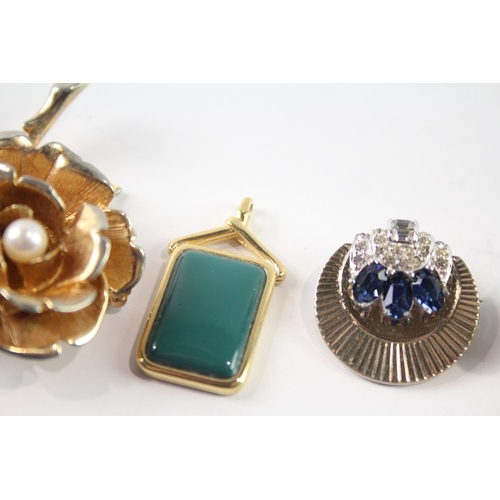 317 - Collection of Vintage Designer Jewellery inc. Boucher, Nina Ricci x 4 48g