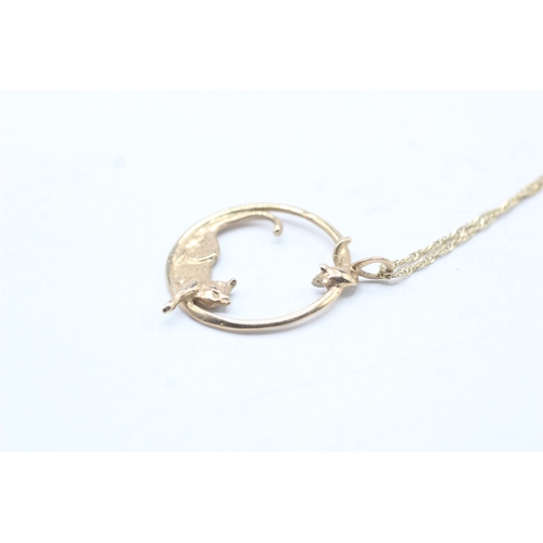 32 - 9ct gold cat & mouse pendant necklace (2.5g)