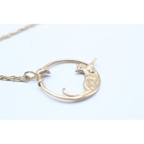 32 - 9ct gold cat & mouse pendant necklace (2.5g)