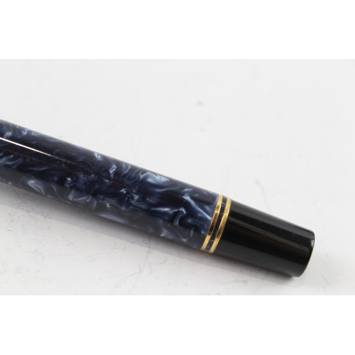 440 - Parker Duofold Centennial Navy Lacquer Fountain Pen w/ 18ct Nib WRITING