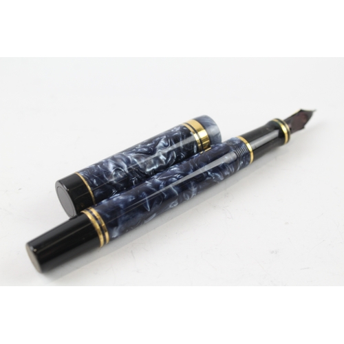 440 - Parker Duofold Centennial Navy Lacquer Fountain Pen w/ 18ct Nib WRITING