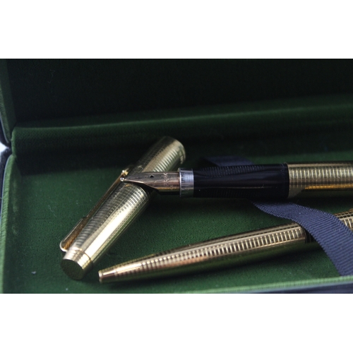 450 - Vintage Parker 75 Gold Plated Cased Fountain Pen w/ 14ct Gold Nib WRITING