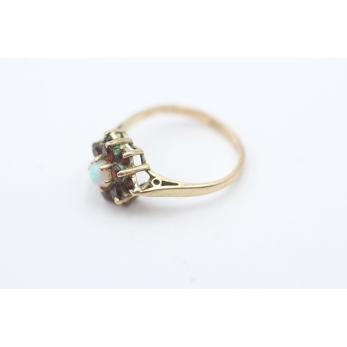 55 - 9ct gold vintage opal & garnet cluster ring (2g) Size L