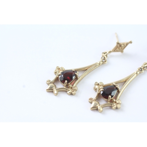 69 - 9ct gold vintage garnet ornate drop earrings w/ posts (3g)