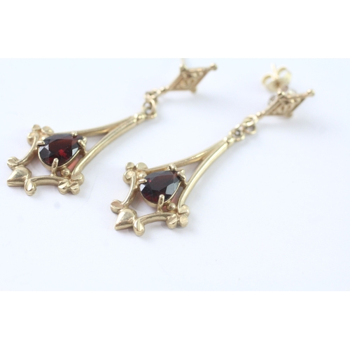 69 - 9ct gold vintage garnet ornate drop earrings w/ posts (3g)