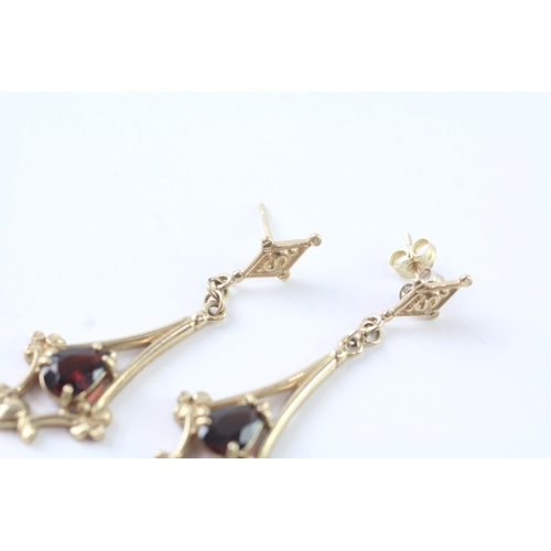 69 - 9ct gold vintage garnet ornate drop earrings w/ posts (3g)