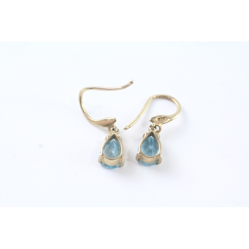 93 - 9ct gold oval cut blue gemstone drop earring w/ shepherd hooks (1.4g)