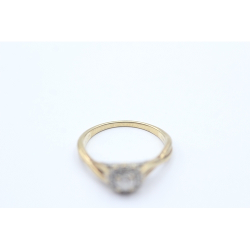 96 - 9ct gold diamond dress ring (2g) Size M 1/2