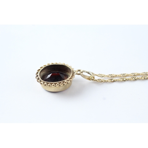 99 - 9ct gold oval cut garnet pendant w/ 9ct gold chain (3.6g)