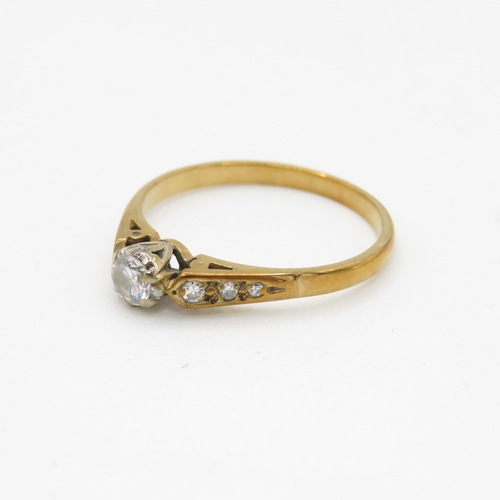 64 - 9ct gold diamond solitaire with diamond shoulders (1.8g) Size N 1/2