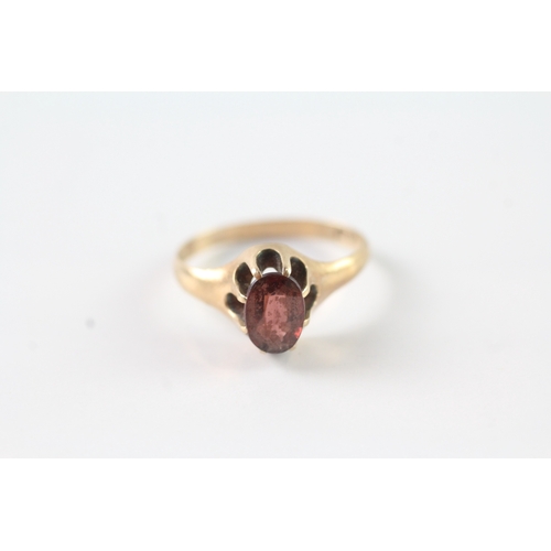 101 - 9ct gold vintage red gemstone solitaire ring (1.8g) Size L