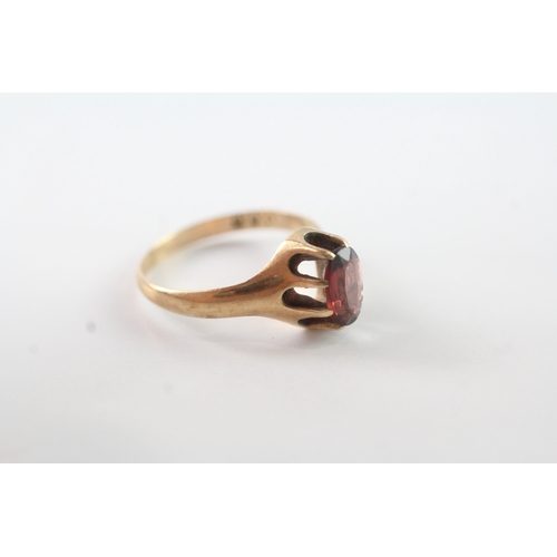 101 - 9ct gold vintage red gemstone solitaire ring (1.8g) Size L