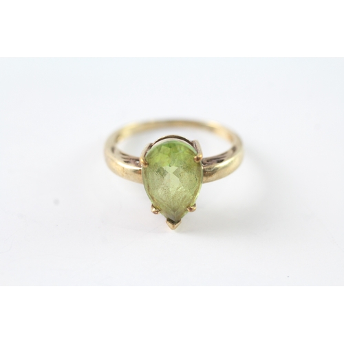 104 - 9ct gold pear cut peridot solitaire dress ring (2.9g) Size N