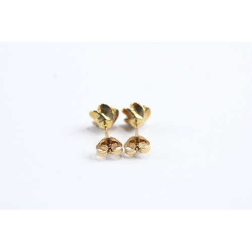 14 - 9ct gold diamond set floral stud earrings (1.6g)