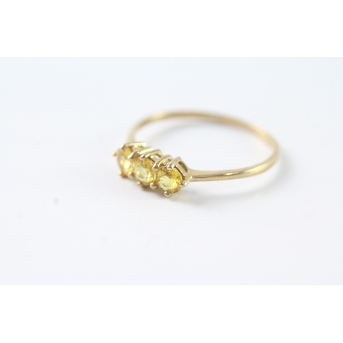 156 - 9ct gold yellow gemstone trilogy ring (1.6g) Size U 1/2