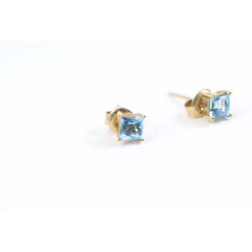 158 - 9ct gold square cut blue gemstone stud earrings (0.9g)