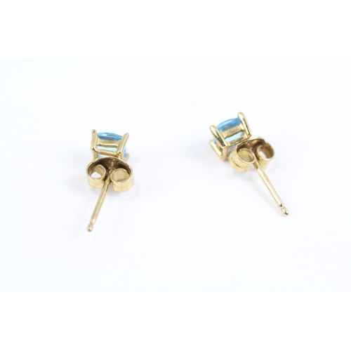 158 - 9ct gold square cut blue gemstone stud earrings (0.9g)