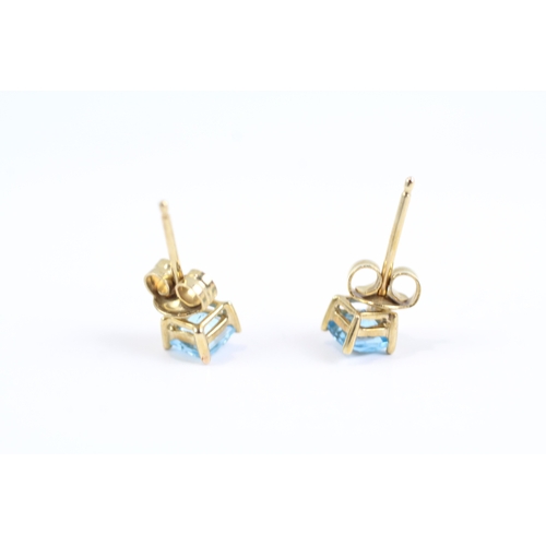 158 - 9ct gold square cut blue gemstone stud earrings (0.9g)