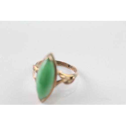 168 - 9ct gold marquise cut jade dress ring (4.6g) Size O