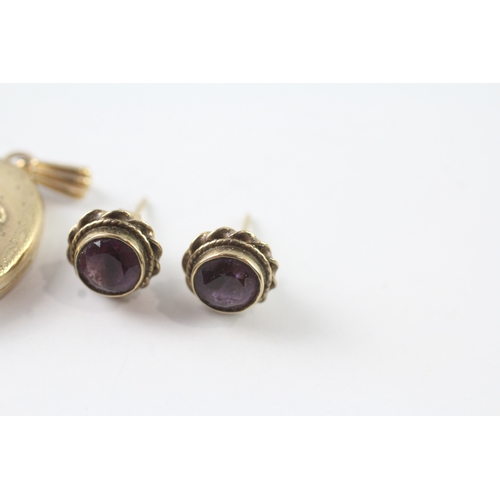 188 - 2x 9ct gold amethyst stud earrings and locket (4.5g)