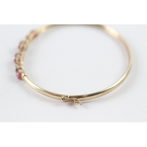 19 - 9ct gold oval cut ruby & diamond bangle (3.9g)