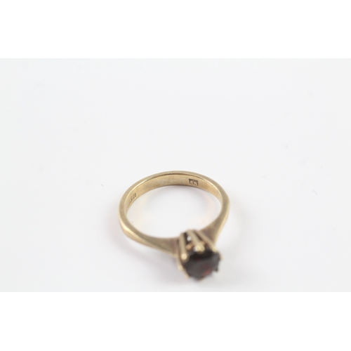 192 - 9ct gold round garnet set ring Size I 1/2