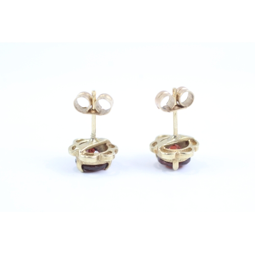 20 - 2x 9ct gold garnet stud earrings & ring Size O