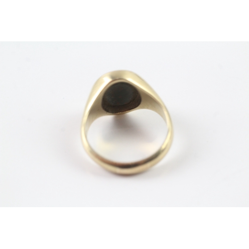 204 - 9ct gold blood stone signet ring Size Q