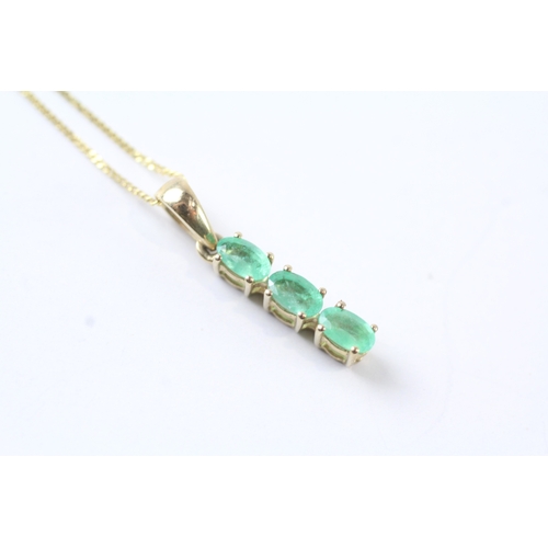 210 - 9ct gold oval cut emerald drop pendant necklace (1.7g)