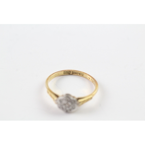 220 - 18ct gold and diamond set ring Size M