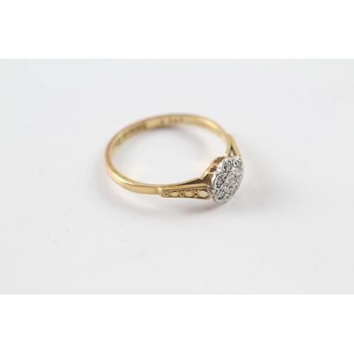 220 - 18ct gold and diamond set ring Size M