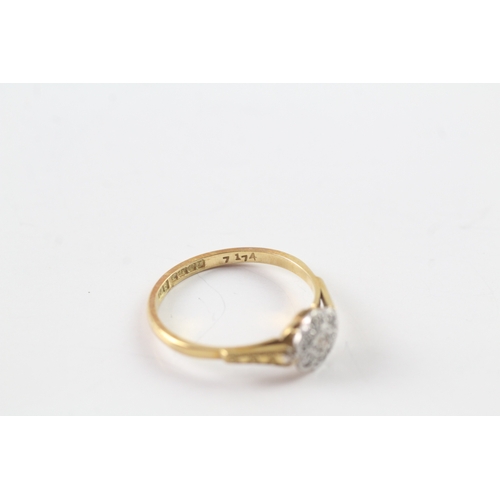 220 - 18ct gold and diamond set ring Size M