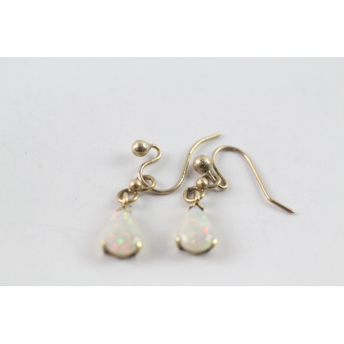 228 - 14ct gold pear cut opal drop earrings w/ 9ct gold shepherd hooks (1g)