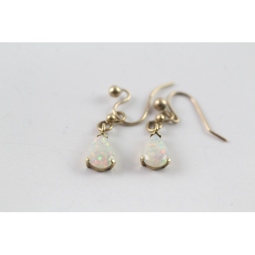 228 - 14ct gold pear cut opal drop earrings w/ 9ct gold shepherd hooks (1g)