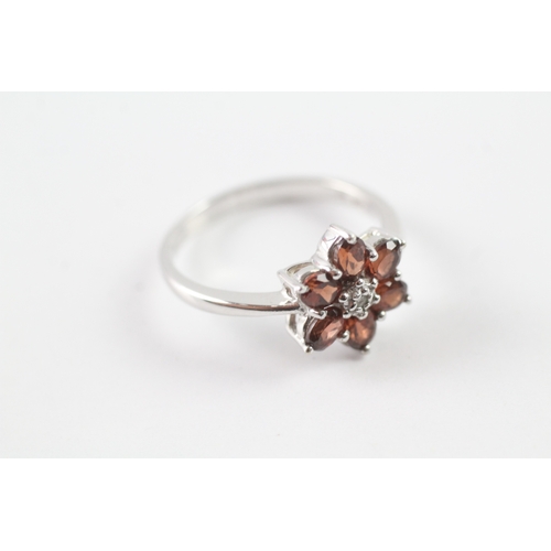 30 - 9ct white gold garnet and diamond floral cluster dress ring (2.6g) Size P