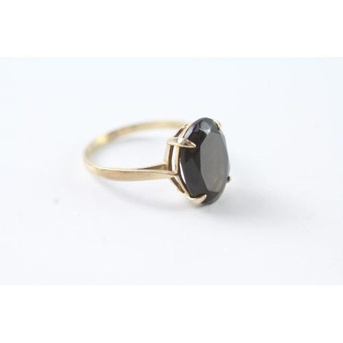 33 - 9ct gold vintage oval cut smokey quartz dress ring (2.4g) Size Q 1/2