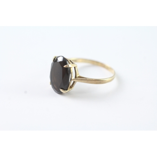 33 - 9ct gold vintage oval cut smokey quartz dress ring (2.4g) Size Q 1/2