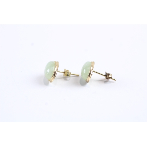 35 - 9ct gold cabochon cut jade stud earrings (1.5g)