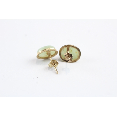 35 - 9ct gold cabochon cut jade stud earrings (1.5g)