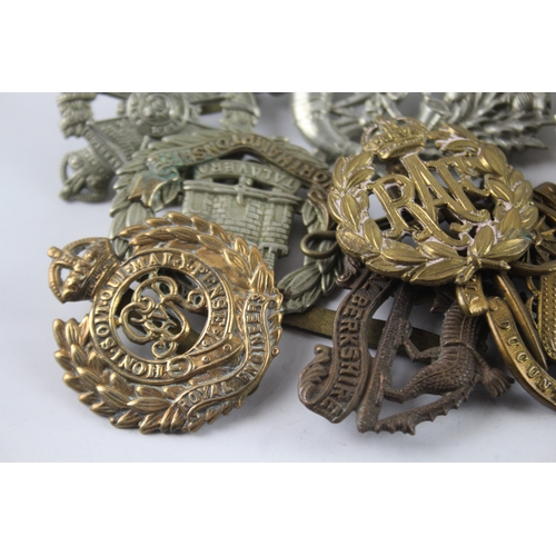 373 - Military Cap Badges Inc DLI, Royal Berks, A&SH, Etc x 10