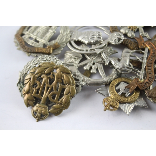 380 - Military Cap Badges Inc Rifle Brigade, South Lancs, RAC, Etc x 10