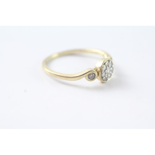 39 - 9ct gold vintage diamond cluster ring (2.4g) Size R 1/2