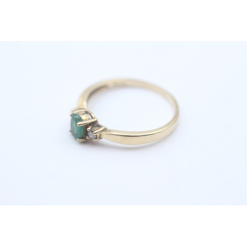 4 - 9ct gold emerald & diamond trilogy ring (1.9g) Size Q