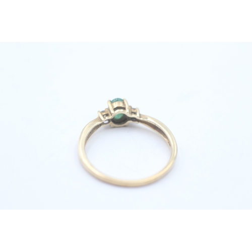 4 - 9ct gold emerald & diamond trilogy ring (1.9g) Size Q