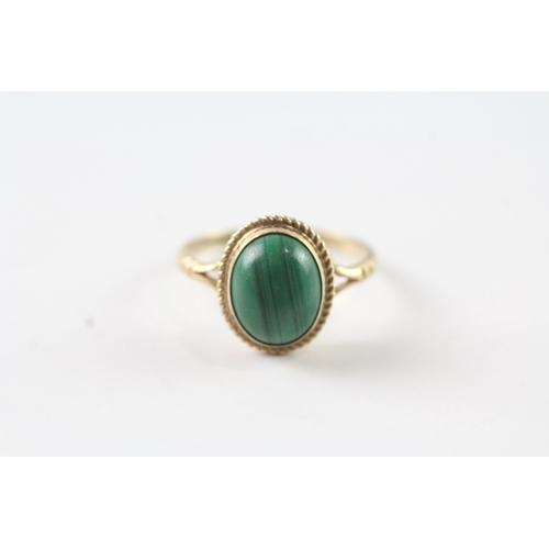 42 - 9ct gold vintage malachite dress ring (1.9g) Size J