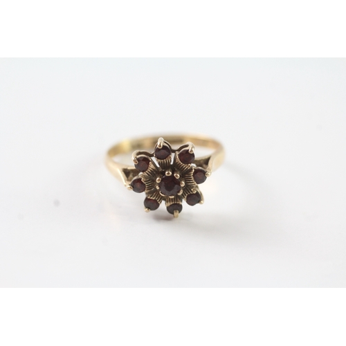 48 - 9ct gold vintage garnet cluster ring (1.8g) Size J