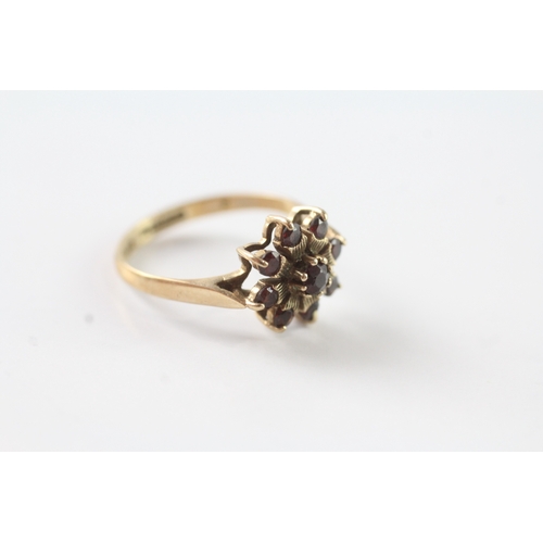 48 - 9ct gold vintage garnet cluster ring (1.8g) Size J