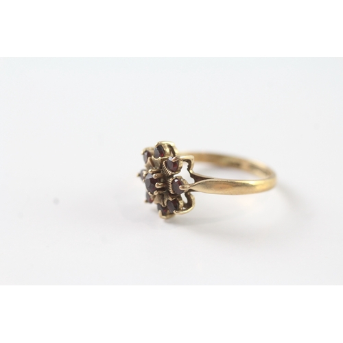 48 - 9ct gold vintage garnet cluster ring (1.8g) Size J