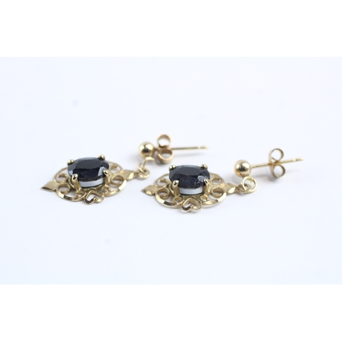 5 - 9ct gold vintage oval cut sapphire drop earrings w/ posts (1.6g)