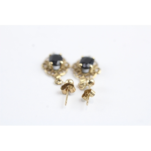 5 - 9ct gold vintage oval cut sapphire drop earrings w/ posts (1.6g)